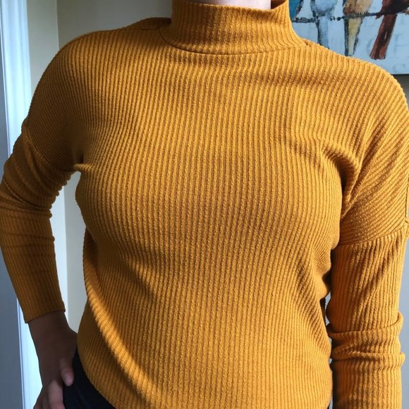 Yellow Turtle Neck - Picture 1 of 1